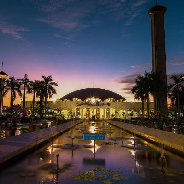 Ilustrasi: Masjid Sabilul Muhtadin yang terkenal itu (foto: Banjarmasingoid)