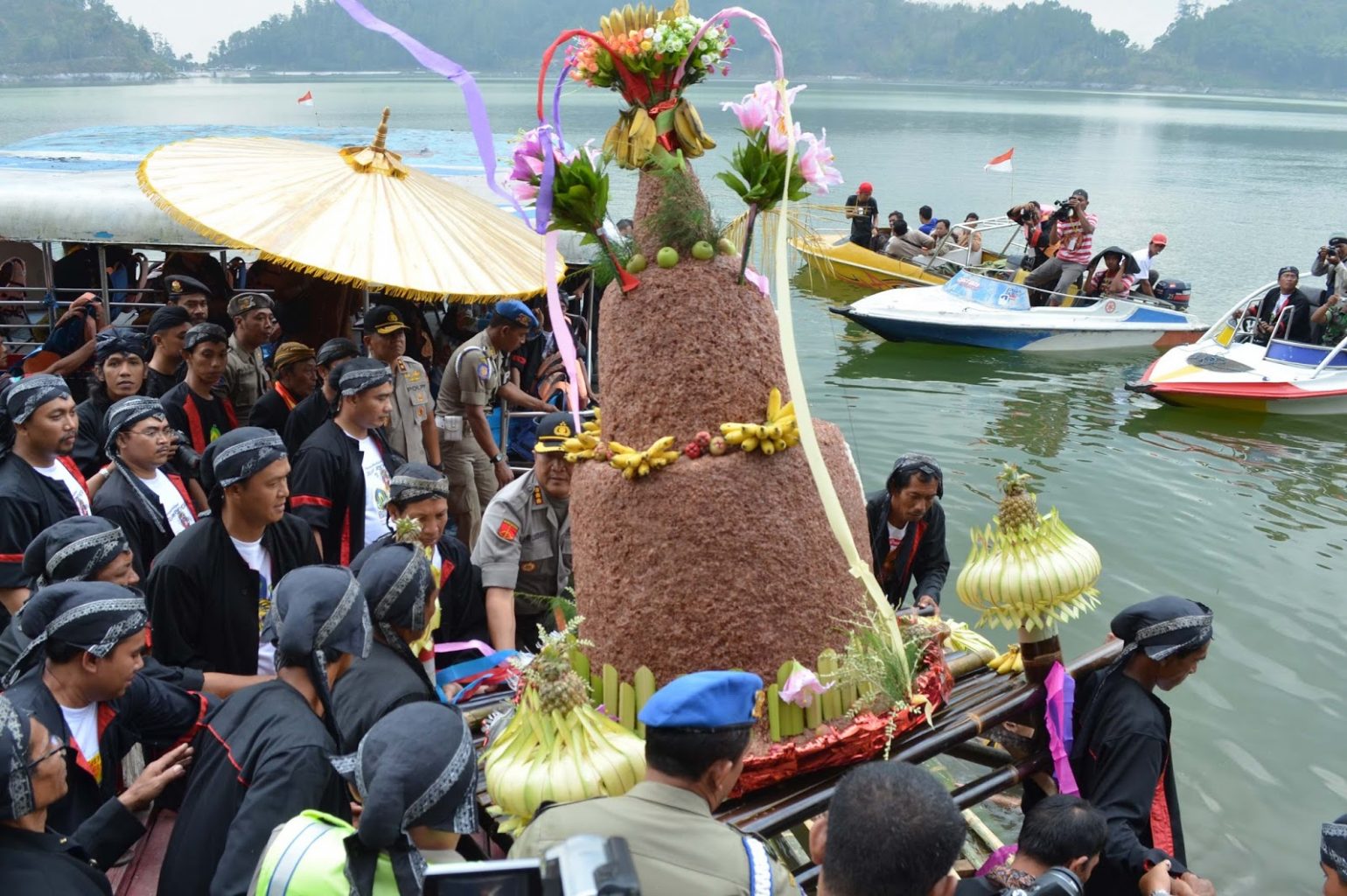 Dialog Habib Utsman dengan Masyarakat tentang Sedekah Laut