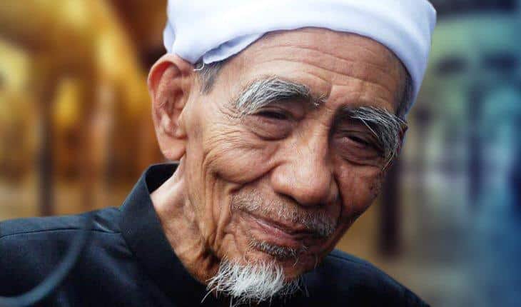 Mengapa Usia Panjang Kiai Maimoen Zubair Sangat Istimewa