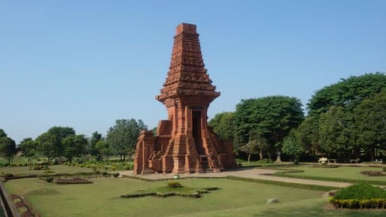 Gus Dur dan Kisah di Balik Makam Trowulan