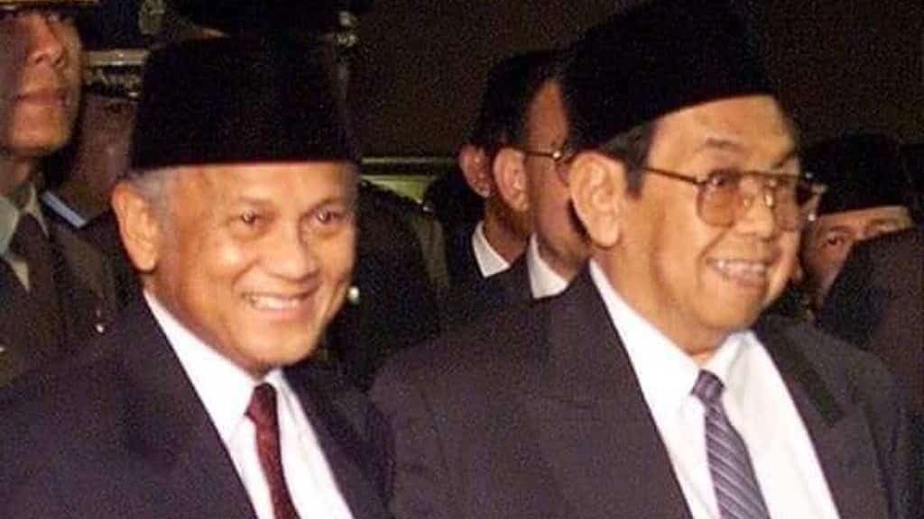 Humor Gus Dur Ditelepon Presiden Habibie