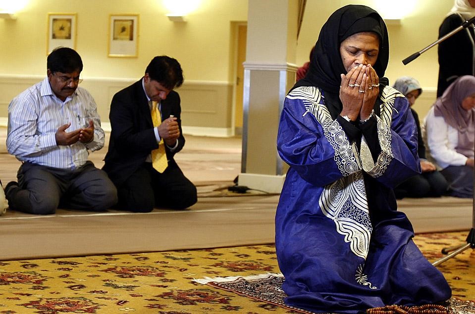 Sosok “The Lady Imam” Amina Wadud: Pemikir, Mufasir, dan Aktivis Feminis