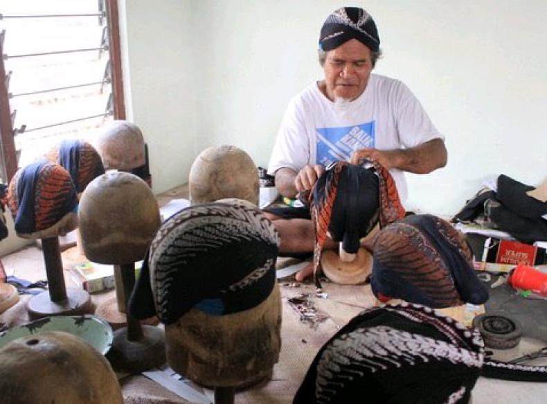 Menyoal Blangkon sebagai Pakaian Islami
