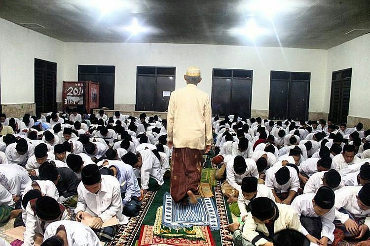 Taat Ritual, Saleh Sosial