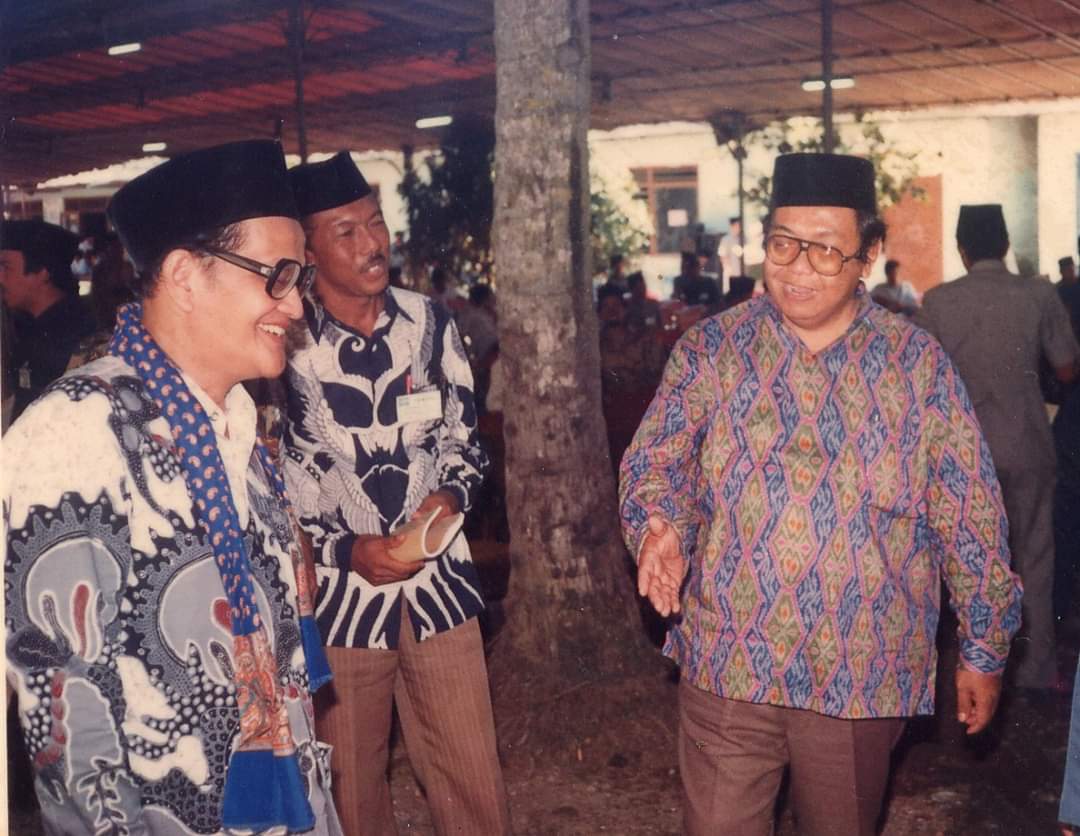 Menikmati Foto Gus Dur Zaman Dulu