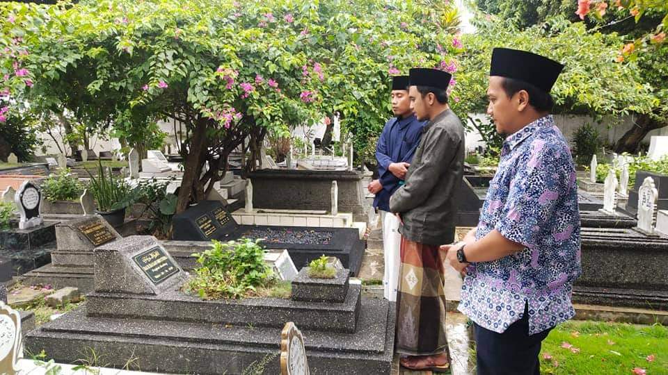 Makam Raden Hasan Mustapa; Budayawan Sunda Modern