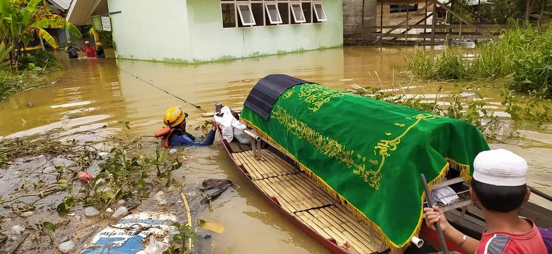 Foto Mengharukan Banjir di Kalimantan Selatan