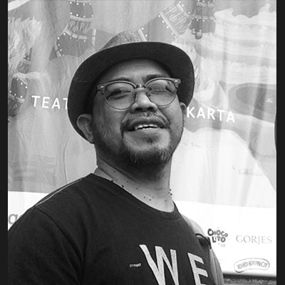 Pemetik Puisi (22): Kota dan Agama