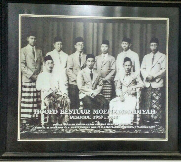 Sarung Samarinda dan Kitab Beirut
