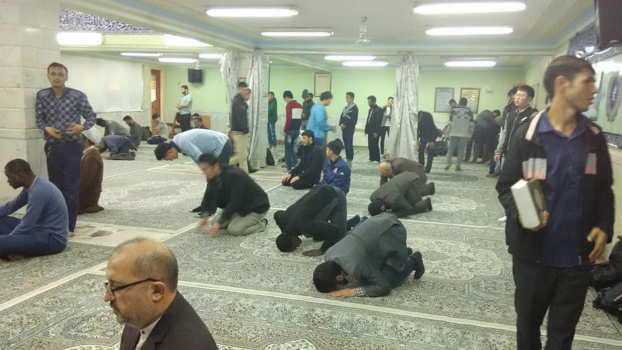 Menengok Penganut Mazhab Sunni di Negeri Syiah