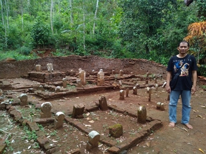 Menganyam yang Terpendam (Seusai Menengok Makam Syekh Yahuda)