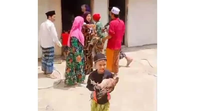 Keunikan Maulid Nabi di Madura: Dari Mendapatkan Berkat Satu Ekor Ayam yang Masih Hidup hingga Beras Satu Karung