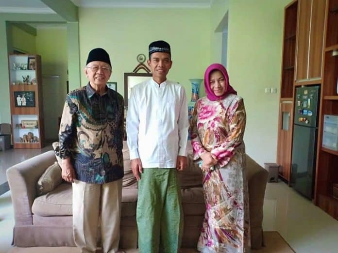 Ustaz Abdul Somad Minta Wejangan Gus Sholah