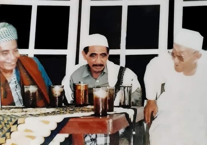 Foto Unik Kiai As'ad Syamsul Arifin, Beberapa Hari Sebelum Wafat