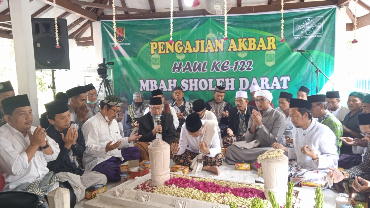 Ngalap Berkah Haul KH. Sholeh Darat Semarang