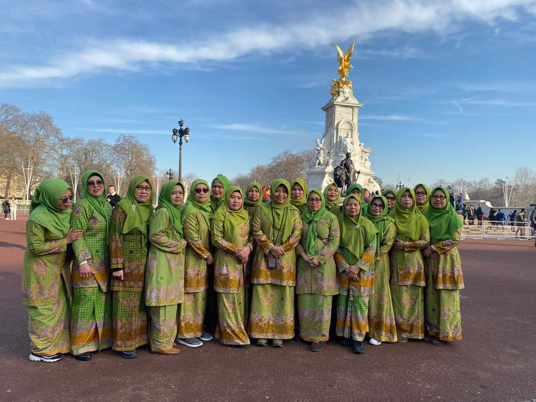 Diundang Mayor London, Tim Rebana Muslimat Inggris Raya Meriahkan Parade Internasional Idul Fitri di Trafalgar Square