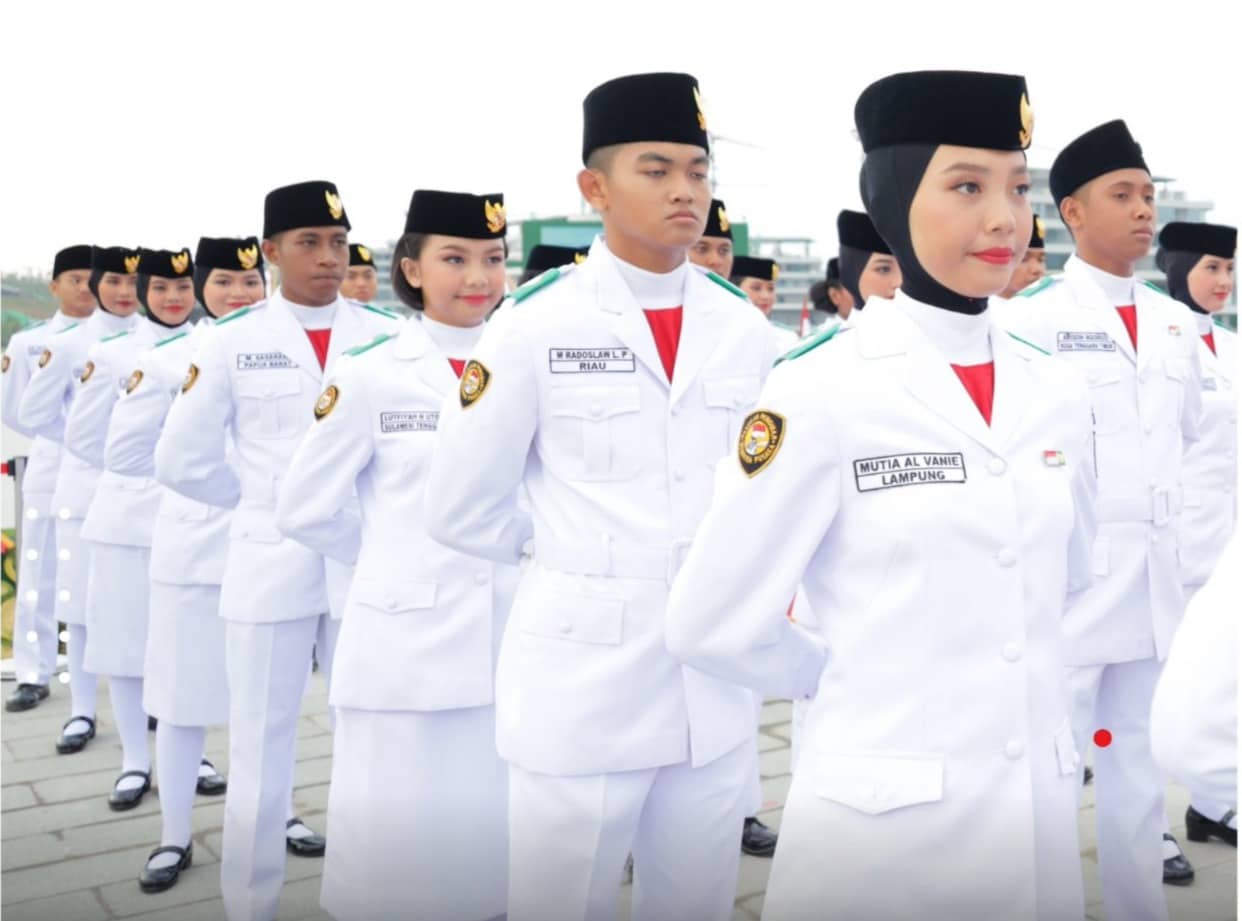Bau Kolonial pada Pemaksaan Cara Berpakaian