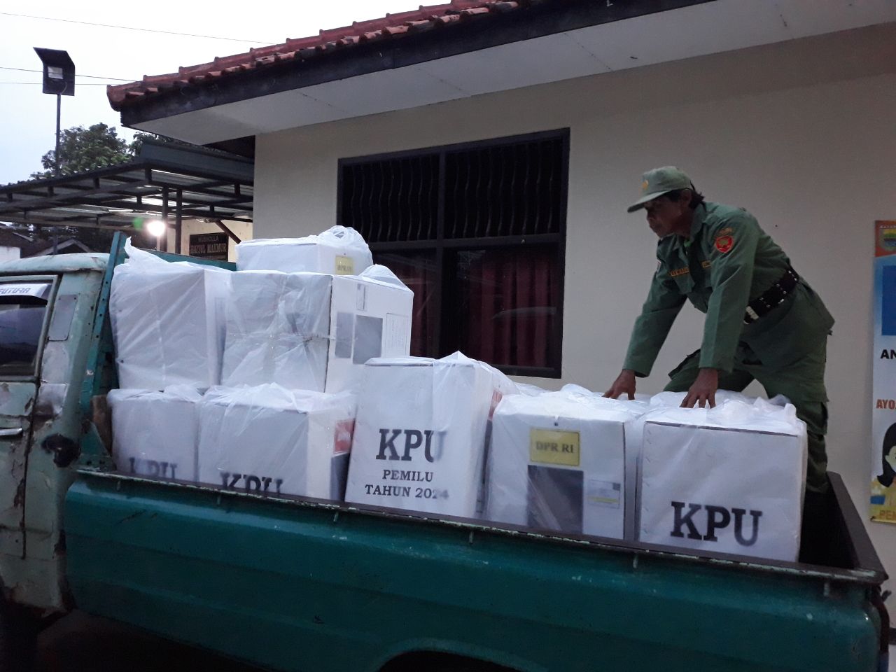 Demokrasi dalam Keberlanjutan Watak Kekuasaan Raja-Raja Kuno dan Kompeni