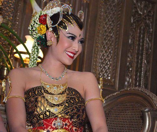 Perempuan dan Filosofi Rias Manten Jawa