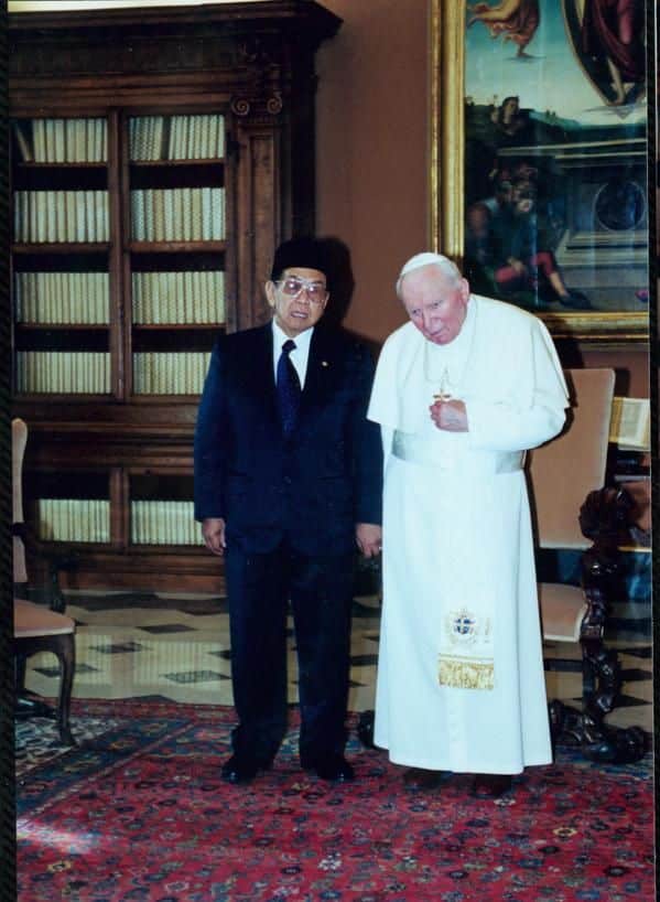 Humor Gus Dur: yang Kristen Kek, yang Islam Kek