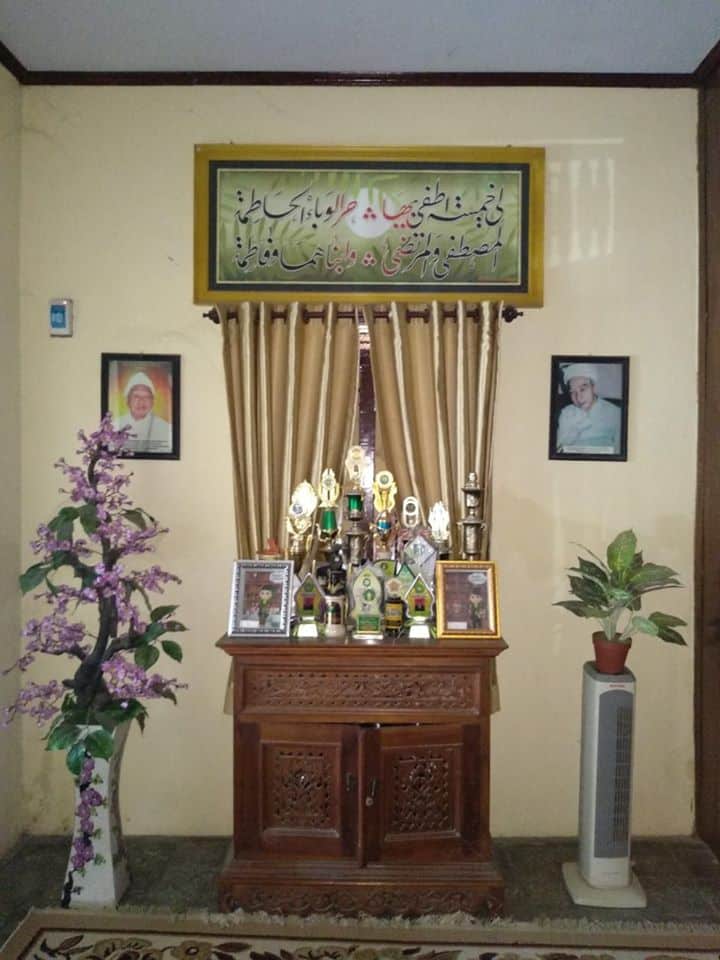 Li Khomsatun, Jimat di Tengah Wabah