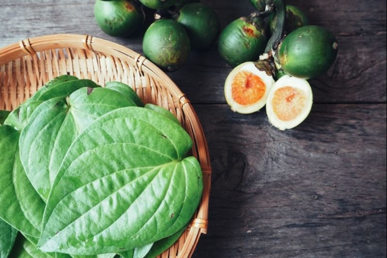 Baukup dan Air Daun Sirih, Obat Kampung dari Maluku