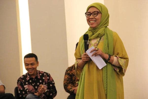 Neng Dara Affiah: Sekelumit Muslimah Penulis