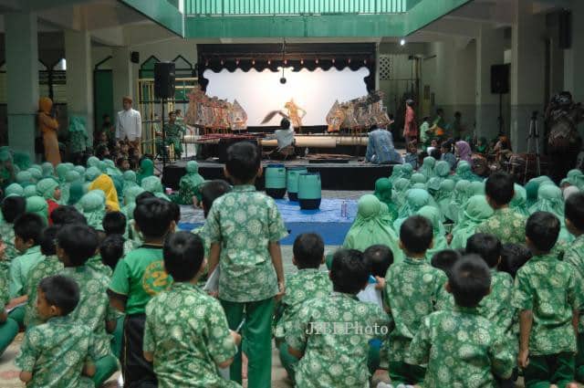 Literasi Islam dengan Puisi di SD Al-Islam Solo