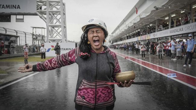Pawang Hujan vs Pawang Ekstremisme: Mana yang Lebih Penting?