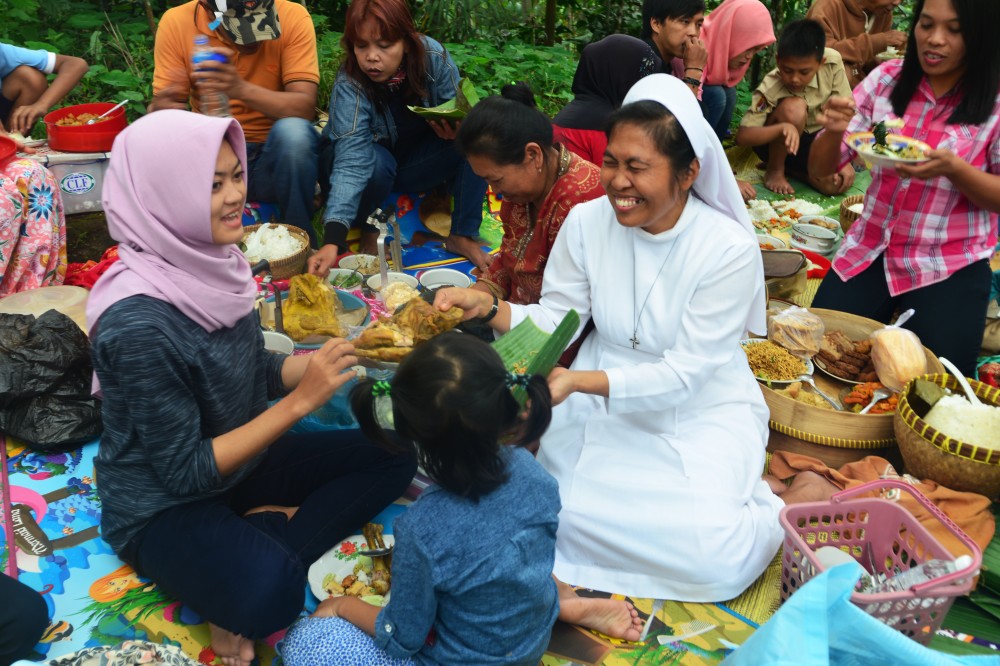 Menerima Perbedaaan: Suatu Jalan Mengenal Tuhan
