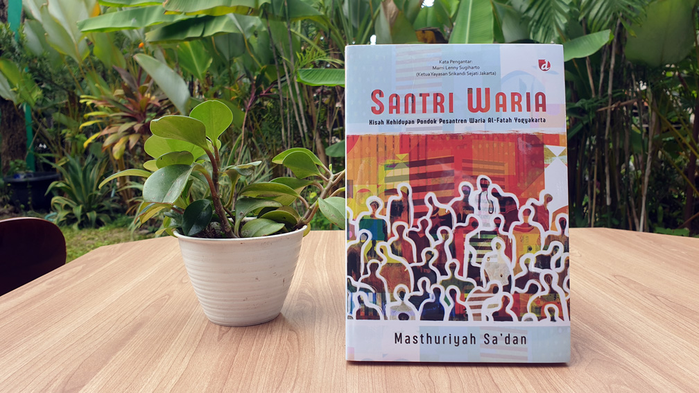 Memberi Ruang pada Santri-santri Pinggiran: Review Buku Santri Waria Karya Masthuriyah Sa’dan