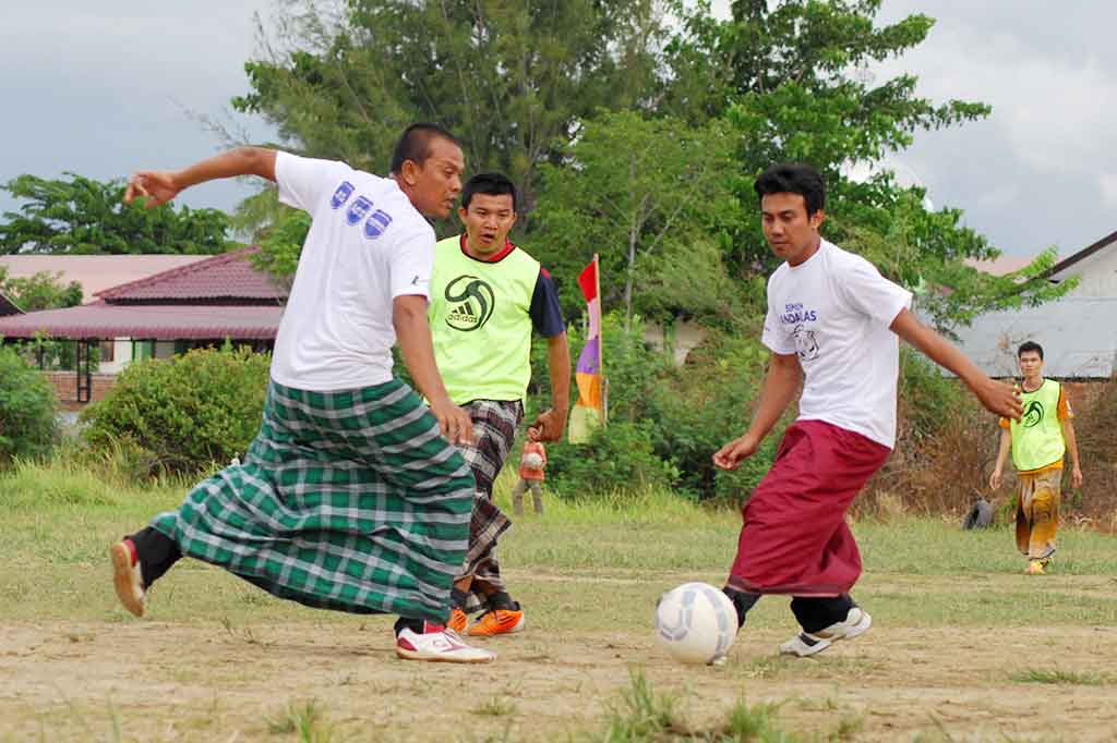 Sarung, Madura, dan Inferioritas