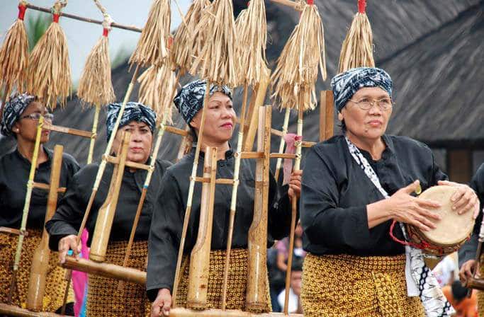 Bangsa yang Lahir dari Cahaya