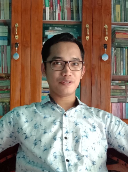 Akhlis Syamsal Qomar