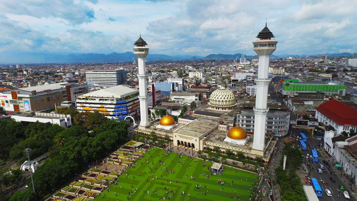 Masjid Raya Bandung Ikon Kota Sepanjang Masa Alif ID