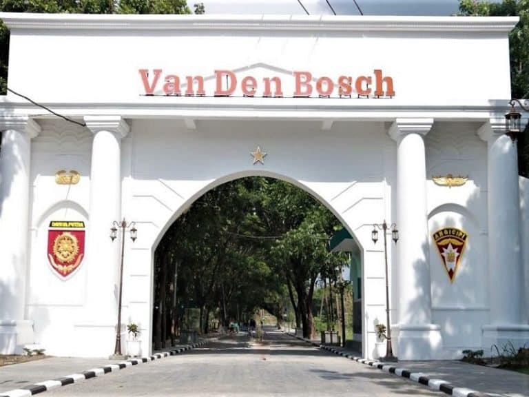 Rekam Bisu Benteng Van Den Bosch - Alif.ID